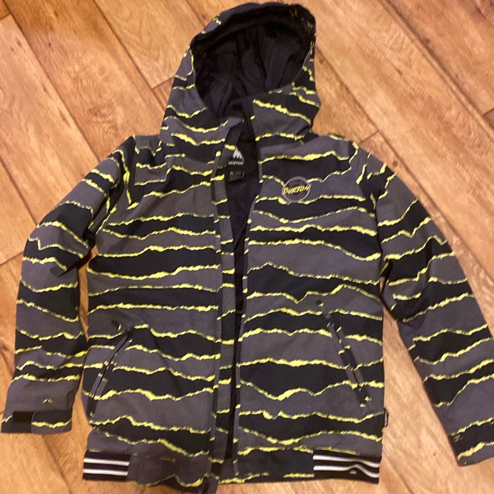 Boys snowboarding coat size xl